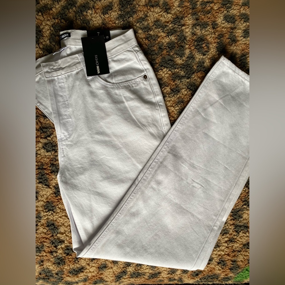 White crossover straight leg jeans 👖